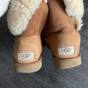 UGG Women’s Bailey Button II